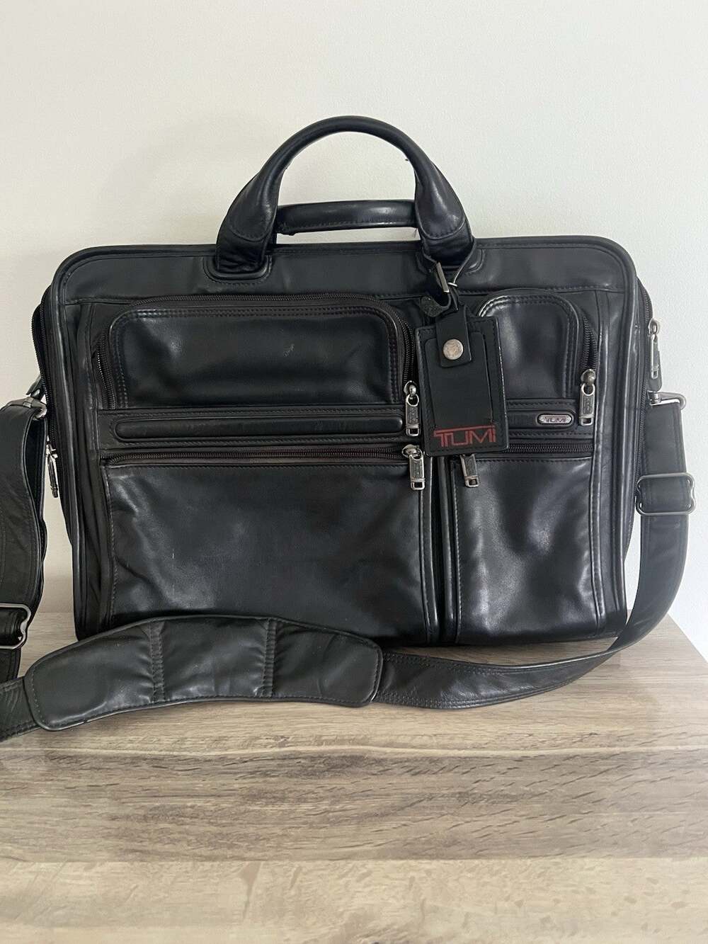 TUMI Alpha Expandable Blk Leather Briefcase 904D3 Laptop Messenger Shoulder Bag
